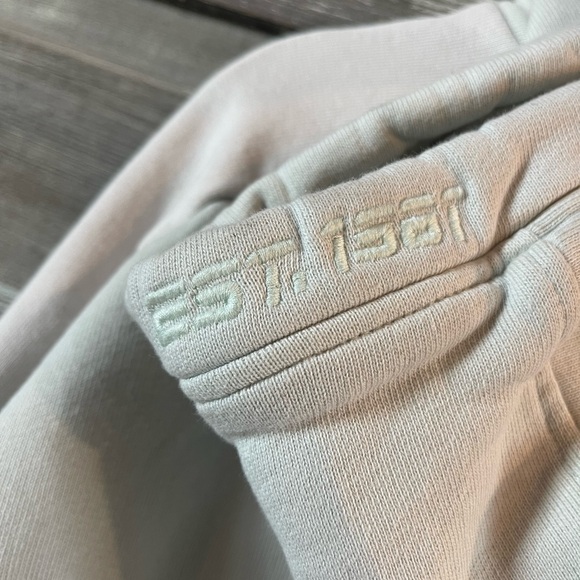 Guess Hoodie - Picture 3 of 4